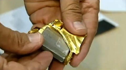 MTB, một nhà sản xuất vàng miếng uy tín của Thụy Sĩ khuyên khách hàng chỉ nên mua vàng miếng từ những địa chỉ uy tín. Còn Raymond Nessim, CEO của công ty sở hữu chuỗi cửa hàng trên đã quyết định thưa kiện lên FBI và Cơ quan Mật vụ Mỹ. Hồi tháng 3 vừa rồi, vàng giả làm từ tungsten cũng đã xuất hiện ở Anh và một số nước khác.